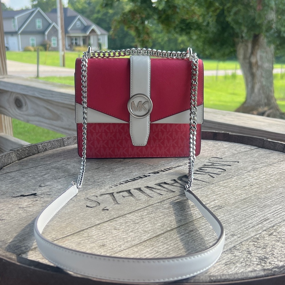 MICHAEL KORS⭐️ DRAGONFRUIT  SM FLAP XBODY as listed on store tag.
.
